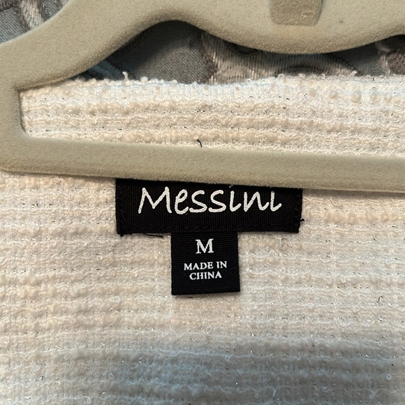 162. Gorgeous white tweed blazer. Very elegant and timeless piece. - Picture 4 of 5